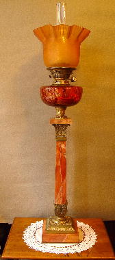 Kırmızı taş ayaklı gazyağı lambası, ykl. 1890